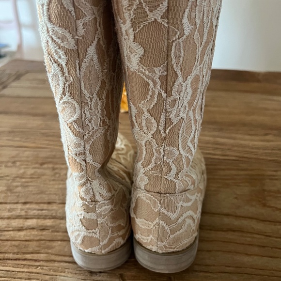 NWOT Joyfolie Lacey Boot in Rose - Picture 7 of 13